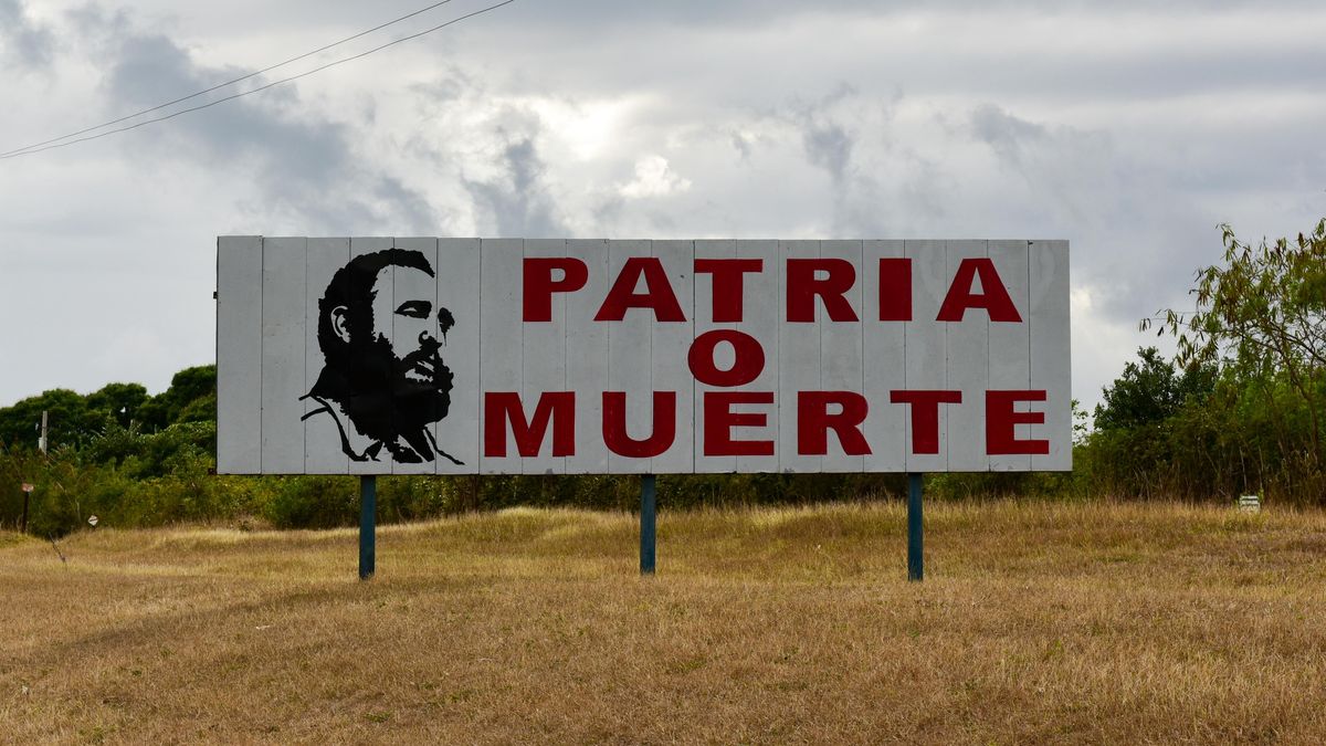 Utíkali na vorech po moři, teď je Trump v poutech vrací zpátky do diktatury